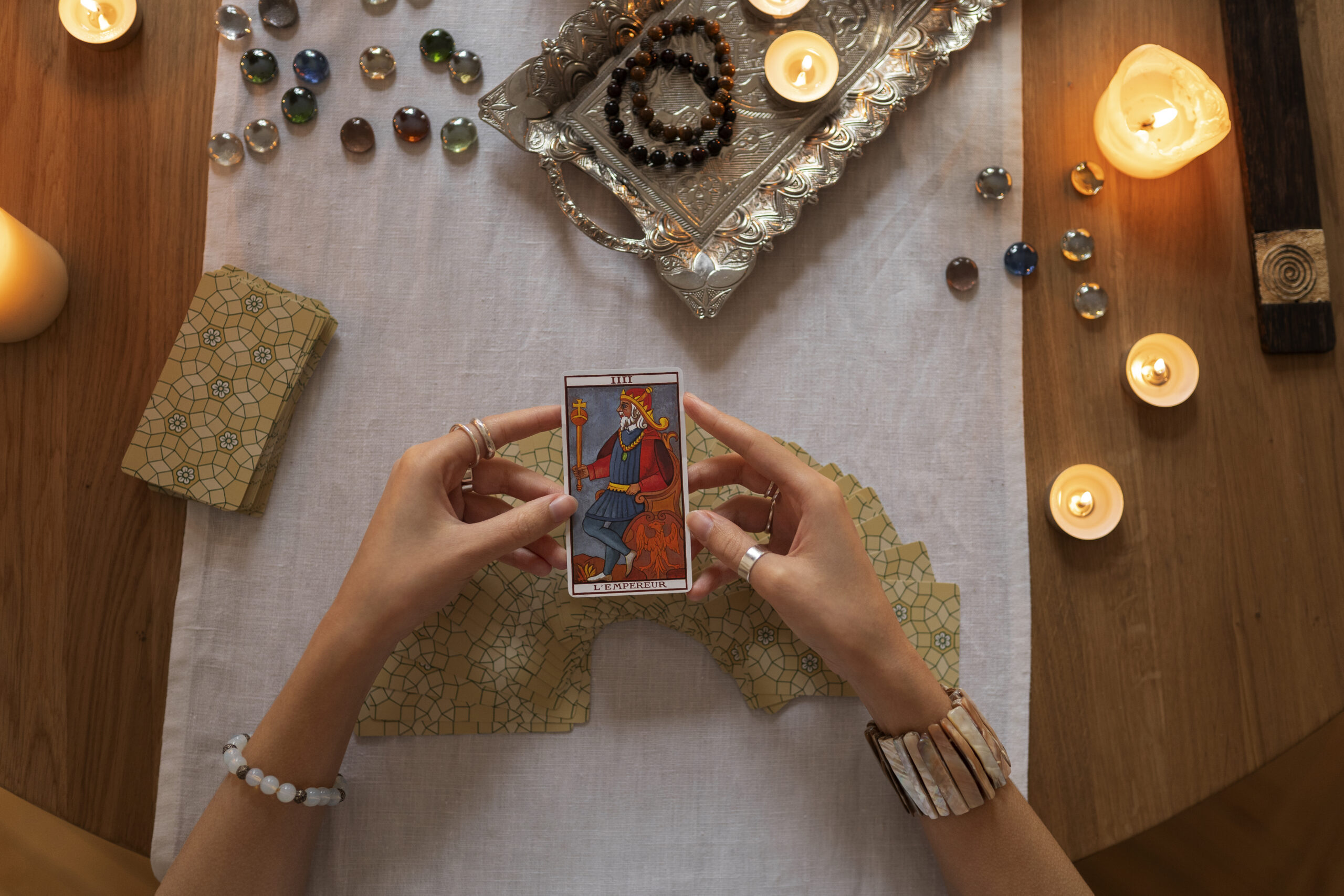Tarot Card Meaning: A Beginner-Friendly Guide to Understanding the Cards
